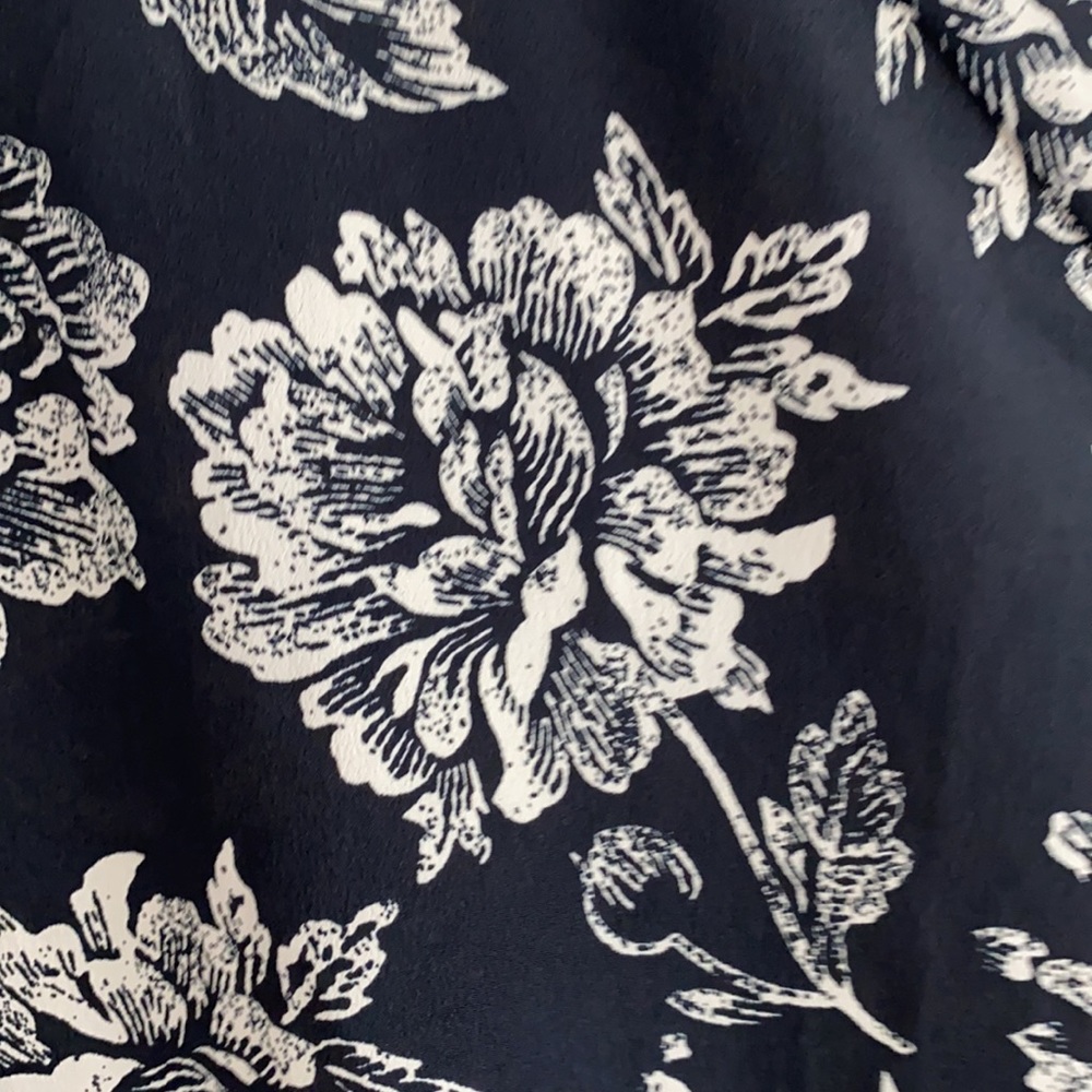 House of Harlow 1960 black with floral pattern blouse size L - Picture 4 of 6